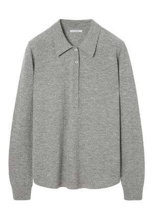 Graues Poloshirt mit langem Arm aus weichem Strickmaterial, mit spitzem Kragen, Fünf-Knopf-Leiste und abgerundetem Saum.