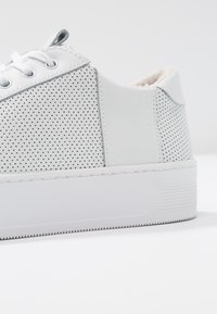 HUB Sneaker low - white