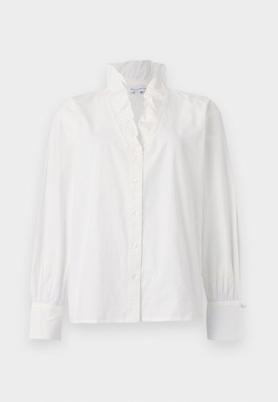 Weiße Baumwollbluse mit rüschigem Kragen, langen puffähnlichen Ärmeln und einem Knopfverschluss auf der Vorderseite mit perlenähnlichen Knöpfen.