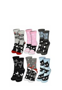 Otto paia di calzini a tema gatto in vari colori: grigio, rosa, nero e blu, caratterizzati da design, motivi e texture giocose.