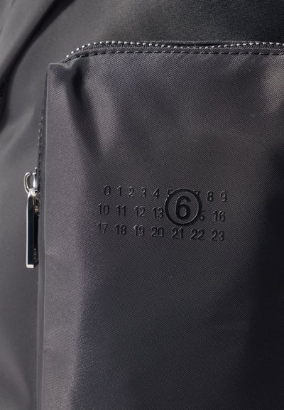 MM6 Maison Margiela JAPANESE SLING BAG UNISEX - Torba čez telo - black