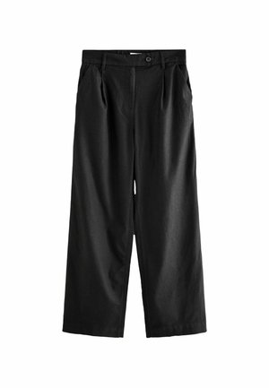 Zwarte wijde broek met plooien voor, zijzakken, riemlussen en een knoopsluiting in de tailleband.