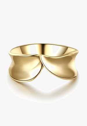 Zlatý kovový prsteň s hladkým, tekutým dizajnom. Obsahuje dve zakrivené, prekrývajúce sa časti pre dynamický vzhľad.