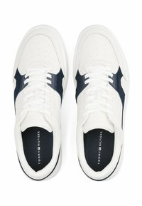 Tommy Hilfiger Trainers - ecru/desertsky