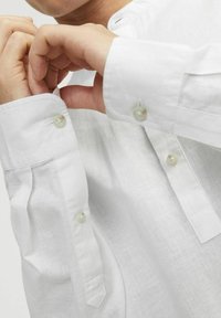 Jack & Jones SUMMER HALF PLACKET  - Camicia - white