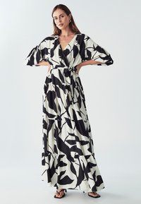 WILLA Maxi dress - black leaf