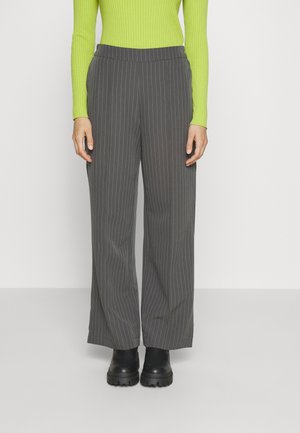 Pieces Petite PCBOSSY WIDE STRIPED PANTS - Παντελόνι - magnet