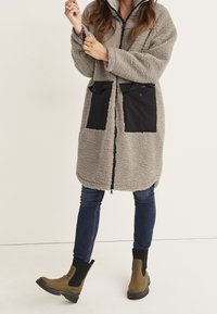 Cellbes of Sweden Pitkä takki - beige