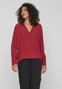 VILA V AUSSCHNITT - Blusa - beet red