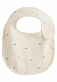 Weicher Baumwolllätzchen in Off-White mit kleinen blauen Sternmustern, runder Form, Druckknopfverschluss und kontrastierender Einfassung an den Kanten.