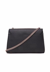 Borsa a tracolla in pelle nera texture, con un design geometrico, dotata di una catena color oro rosa e una forma strutturata.