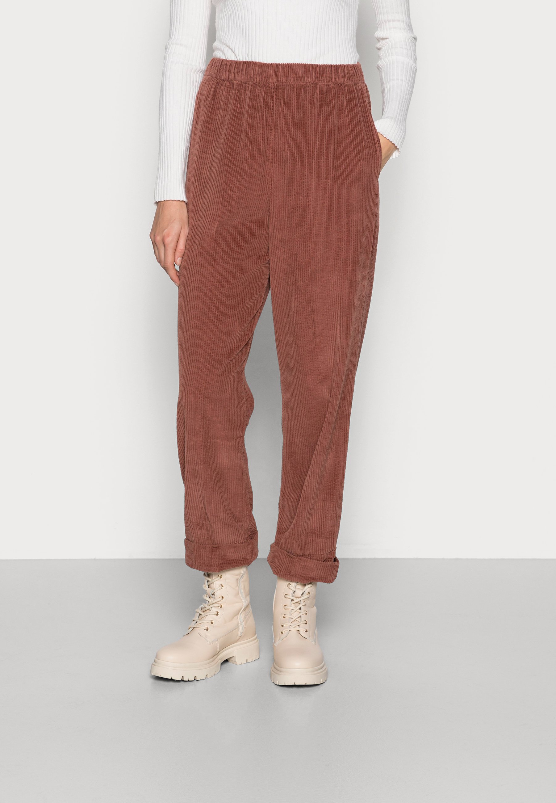 Only Carmakoma Cargoldtrash Cordury Pant Pantaloni Donna Only Carmakoma Cargoldtrash Cordury Pant Pantaloni Donna