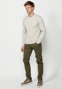Koroshi Vesta - crudo off white