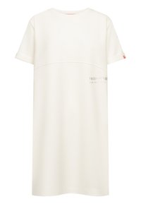 Weißes, knielanges T-Shirt-Kleid mit runder Ausschnitt, kurzen aufgerollten Ärmeln und einer horizontalen Naht über der Brust. Mit bedrucktem Text.