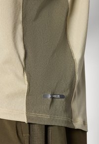 ASICS FUJITRAIL ELITE TOP - Sports T-shirt - mantle green/khaki