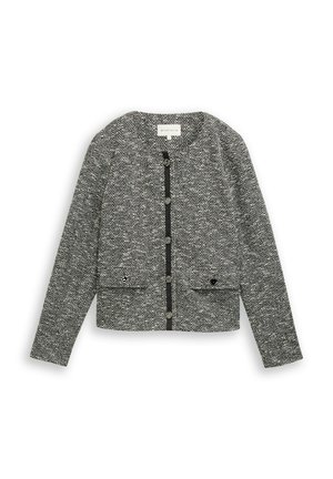 Grau-weiße Jacke mit Fischgrätmuster, Knopfleiste, langen Ärmeln und zwei Vorder pockets auf weißem Hintergrund.