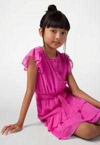 Guess - MITTELLANGES - Nappali ruha - fuchsia Miniatűr kép 1