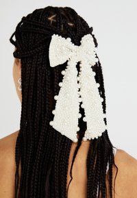ENCHANTEDD - Hair styling accessory - ice