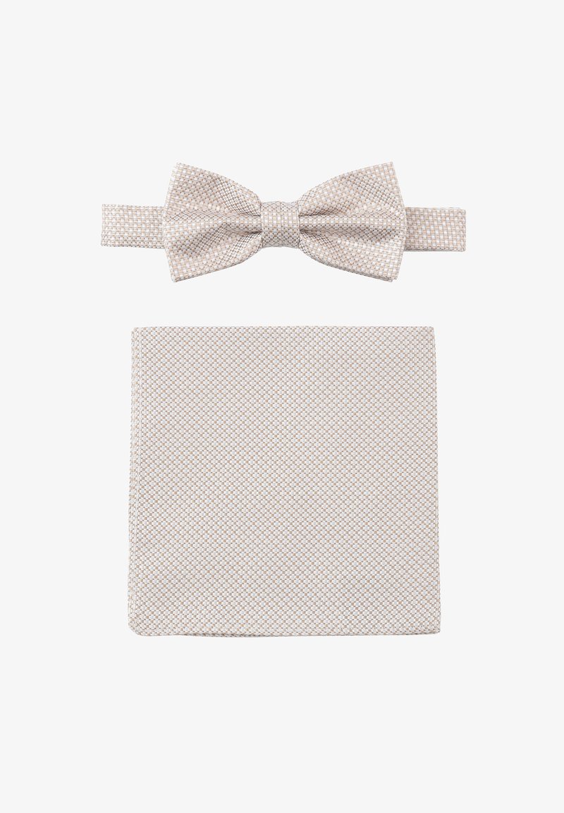 Beige gemusterte Fliege mit einem passenden Einstecktuch, beide aus strukturiertem Stoff mit einem geometrischen Design.