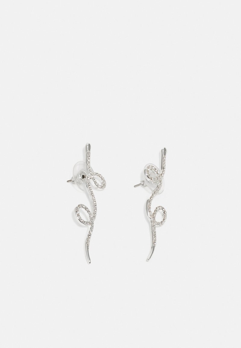 Silver snurrad örhänge design med lätta kurvor, prydd med små klara rhinestones längs ytan. Studbacking för säker användning.