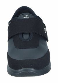 Sneakers neri in velcro, con punta in pelle liscia, tomaia in suede, colletto imbottito e suola in gomma testurizzata per garantire aderenza. Marchio FLY FLOT visibile.