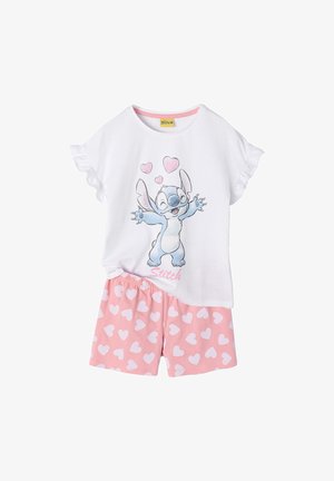 Weißes kurzärmeliges Oberteil mit Rüschenärmeln, das den fröhlichen blauen Stitch-Charakter und darüber rosa Herzen zeigt, kombiniert mit pinken Shorts, die mit weißen Herzen bedeckt sind.