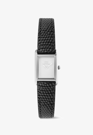 Stačiakampis sidabrinis laikrodis su balta ciferblatu, minimalistinėmis žymėmis ir tekstūruota juodos odos apyranke.