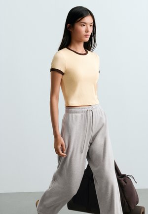 OYSHO, T-shirt basique - butter yellow