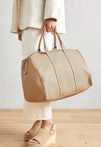 Unselected, taupe