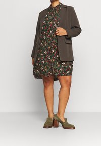 CAPSULE by Simply Be Skjortklänning - black