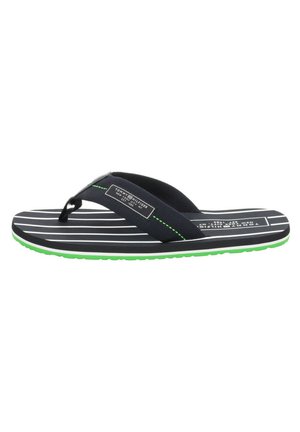 Chanclas navy con rayas horizontales blancas, suela verde y correas negras texturizadas que presentan un parche de logo y costuras en contraste.