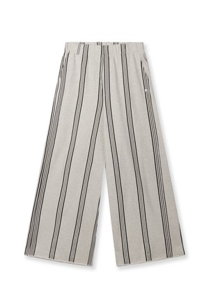 Pantalones de pierna ancha gris claro con rayas negras verticales y cintura elástica.
