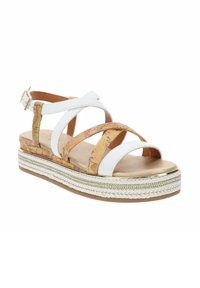 Sandali aperti bianchi e beige con cinturini incrociati, soletta imbottita e suola piattaforma in juta intrecciata con accenti metallici.