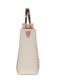 Borsa tote strutturata con un corpo crema e lati rosa, dotata di un manico in bambù, accessori in argento e dettagli laterali testurizzati.