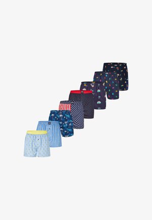 Nove boxer da uomo colorati disposti diagonalmente, ognuno con motivi distinti come limoni, palme, stelle, righe e orsetti gommosi.