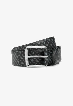 Ceinture en cuir noir à motifs avec une boucle rectangulaire en argent. La texture est lisse avec des motifs géométriques embossés pour plus de détails.