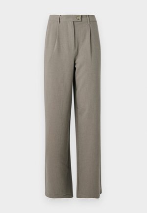 Lys grå brede bukser med en glatt tekstur, med frontfolder, knappelukkning og to sidelommer.