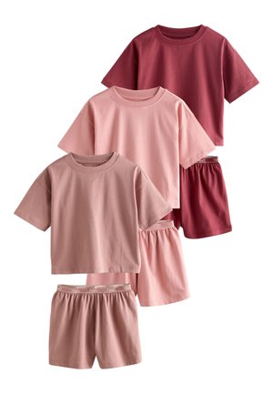 Drei Sets kurzärmliger Hemden und Shorts mit elastischem Bund in Dunkelrot, Hellrosa und Altrosa, vertikal angeordnet.