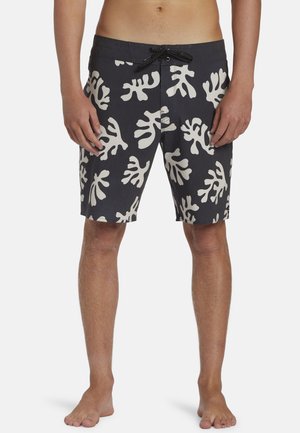 Boardshorts aus dunklem Stoff mit weißem, korallengleichem Muster, elastischem Bund und schwarzem Kordelzug. Knielange Passform mit einem lockeren Schnitt.