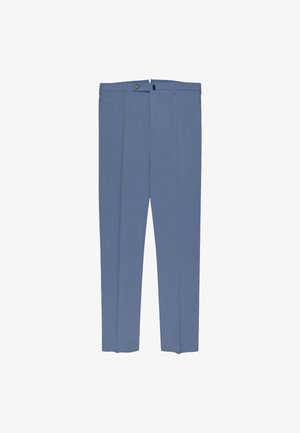 Pantaloni su misura blu con passanti per cintura, cerniera frontale e chiusura con bottone, disposti distesi su uno sfondo bianco.