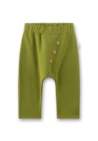 Olivgrüne Kinderhose mit elastischem Bund und drei Holzknöpfen entlang der diagonalen Naht an der Vorderseite.