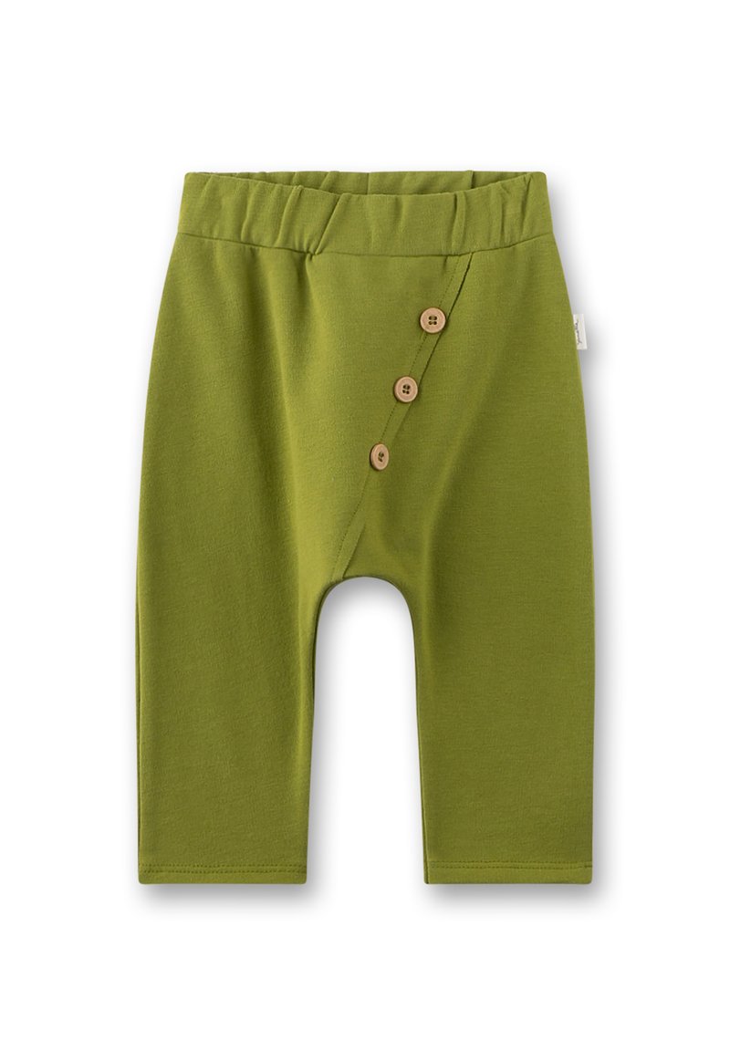 Olivgrüne Kinderhose mit elastischem Bund und drei Holzknöpfen entlang der diagonalen Naht an der Vorderseite.
