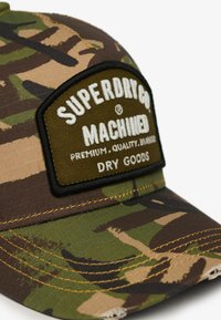 Superdry & Co Pet - army camo
