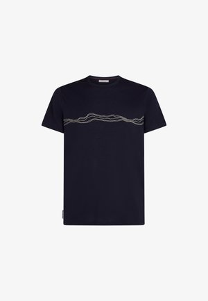 T-shirt in cotone blu navy con maniche corte e colletto rotondo, con un design a linea ondulata in beige chiaro che attraversa il petto.