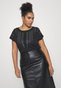 ONLY Carmakoma CARLULA O NECK RHINESTONE - Tričko s potlačou - black