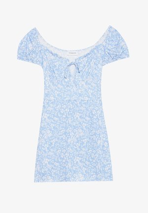 Rochie florală albastră cu un design off-the-shoulder, mâneci scurte tip puff și detaliu cu șnur la guler, fabricată dintr-un material ușor.