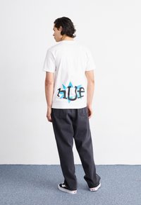 HUF JAZZY GROOVES TEE - Triko s potiskem - white