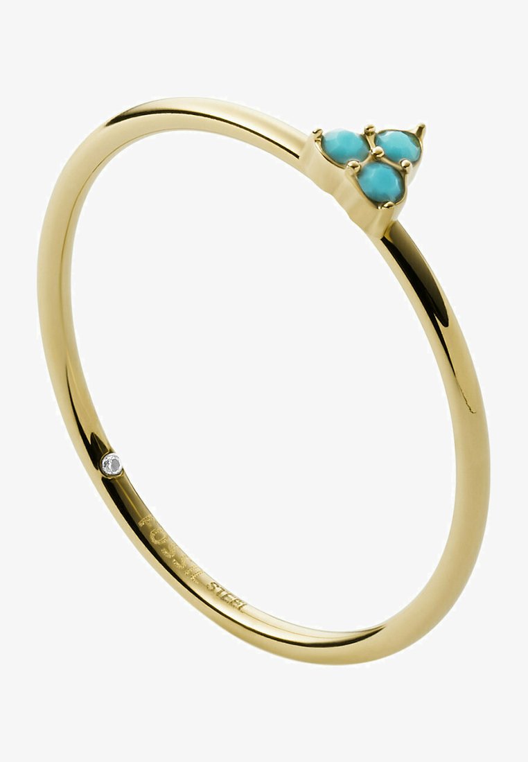 Goudkleurige bangle armband van roestvrij staal, voorzien van drie turquoise stenen en een kleine heldere steen als accent. Glad oppervlak.