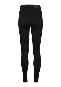 Črne tkanine skinny jeans s visokim pasom, petimi žepi in gladko teksturo. Imajo logotip na hrbtnem pasu.