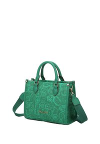 Groene handtas met een gestructureerd patroon van stempels, dubbele handgrepen bovenaan, verstelbare schouderband en accenten van goudkleurig metaal. Rechthoekige vorm.